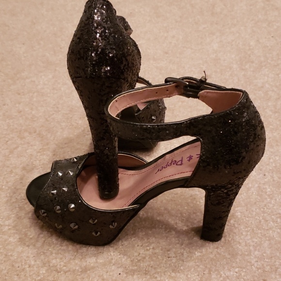 Shoes - Picture 2 of 4